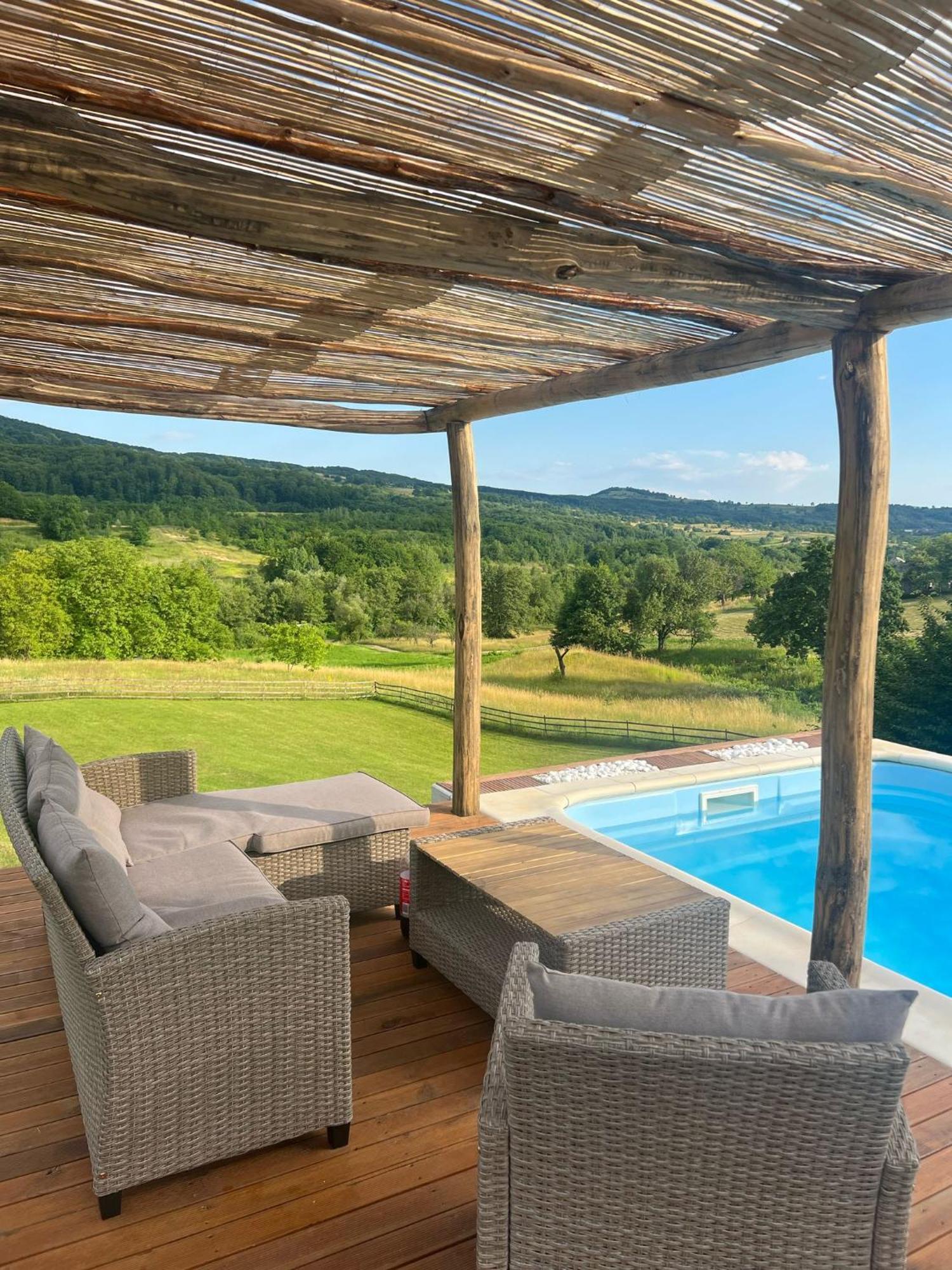 Le Chalet M - Cabana Cu O Panorama De Poveste. Surdesti  Exterior photo